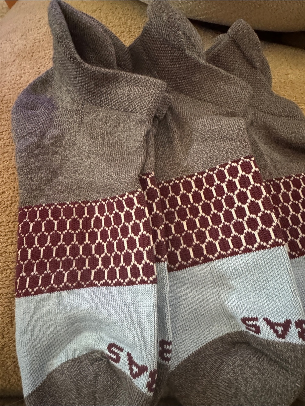 Bombas Unisex Gray and Maroon Patterned Ankle Socks